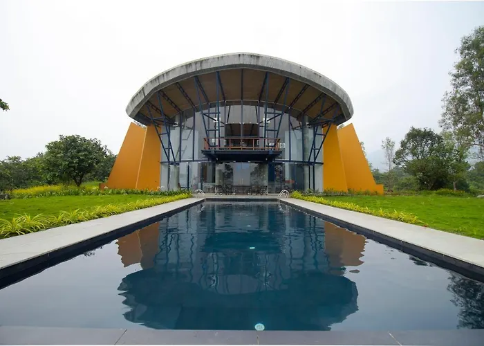 Saffronstays Solasta - 2Br Luxury Villa With Black Marble Infinity Pool, Lotus Pond & Dam Views In Mulshi